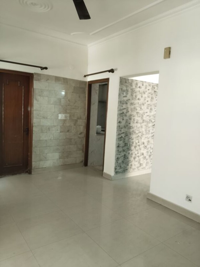 Room, sarita vihar  1950 Sq.Ft. Apartment In Sarita Vihar Delhi 10379665