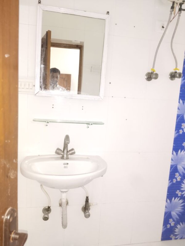 Bathroom, sarita vihar  1950 Sq.Ft. Apartment In Sarita Vihar Delhi 10379665