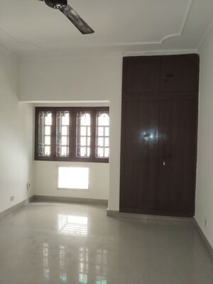 Room in  Apartment at Sarita Vihar – for Rent