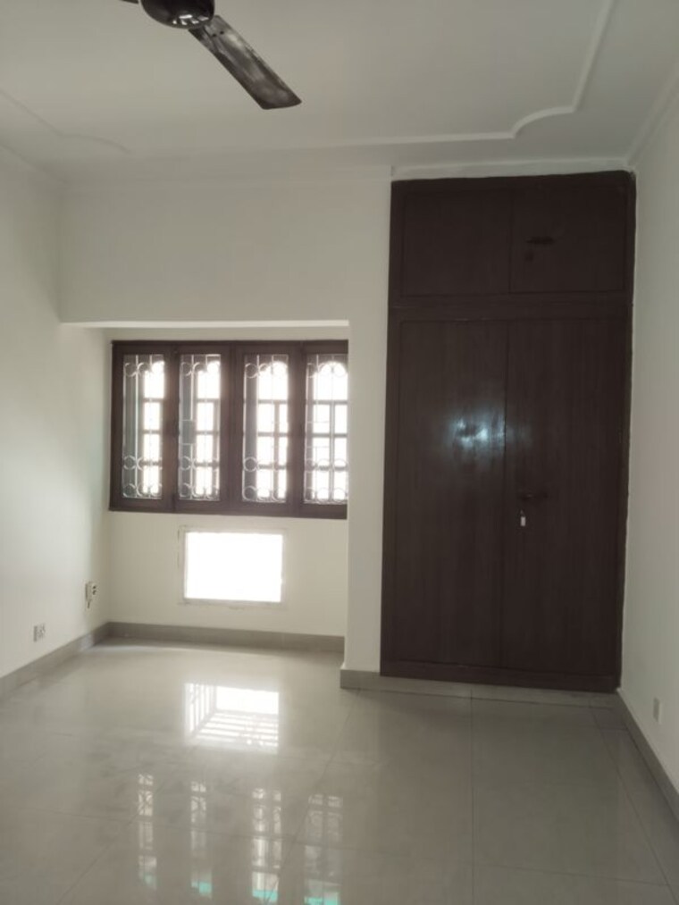 Room, sarita vihar  1950 Sq.Ft. Apartment In Sarita Vihar Delhi 10379665