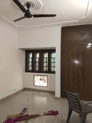 Room in  Apartment at Sarita Vihar – for Rent