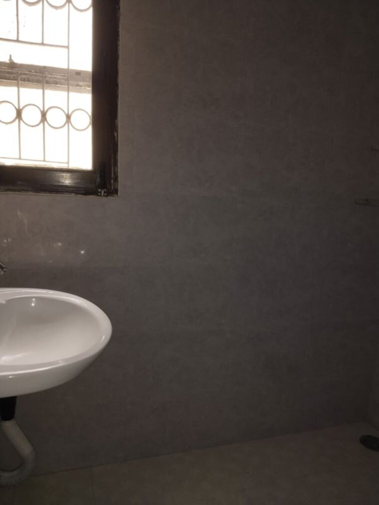 Bathroom, sarita vihar  1950 Sq.Ft. Apartment In Sarita Vihar Delhi 10379665