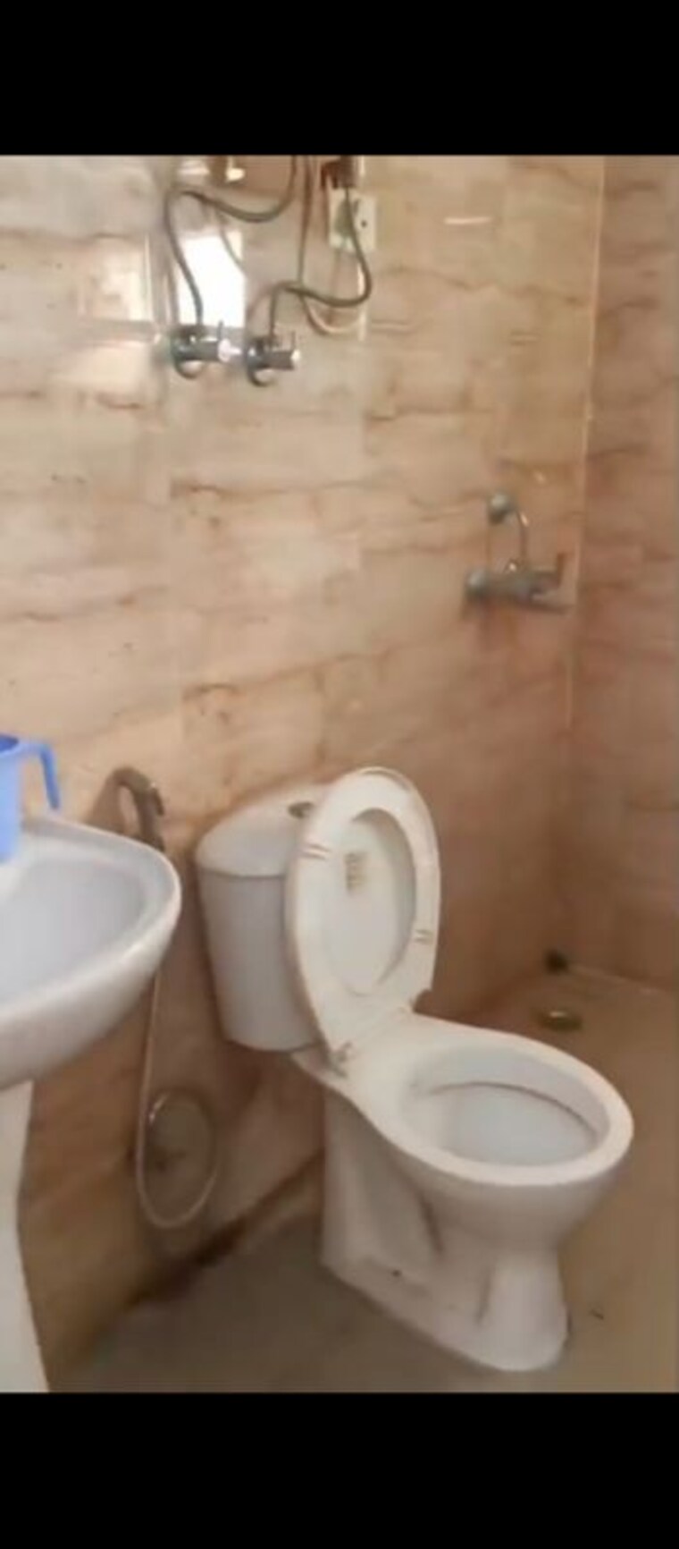 Bathroom, ajnara-le-garden 2.5 Bedroom 1140 Sq.Ft. Apartment In Sector 16b Greater Noida Greater Noida 10379732