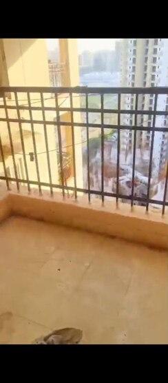 2.5 BHK + Study Room Apartment For Sale in Ajnara Le Garden