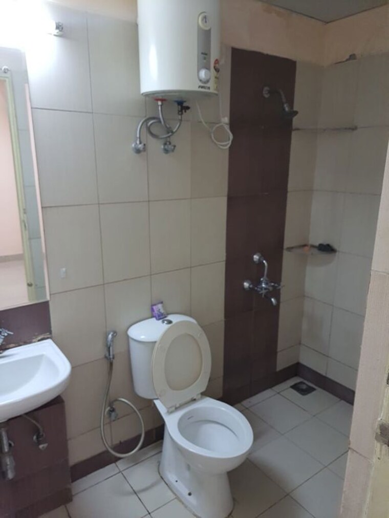 Bathroom, mahindra-aura 2 Bedroom 990 Sq.Ft. Apartment In Sector 110a Gurgaon 10379712