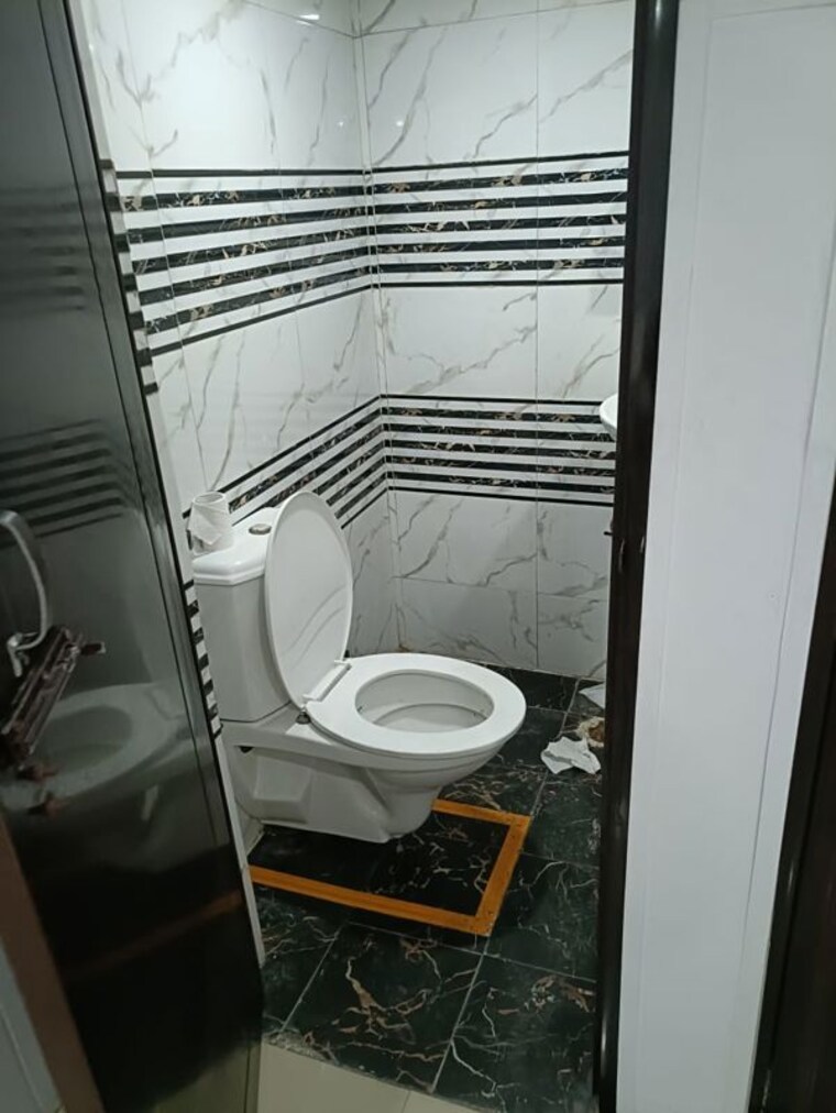 Bathroom, sector 2 Commercial Office Space 2000 Sq.Ft. In Sector 2 Noida 10379760