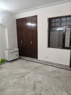 Room in 5 BHK Villa at Sector 39 – for Sale
