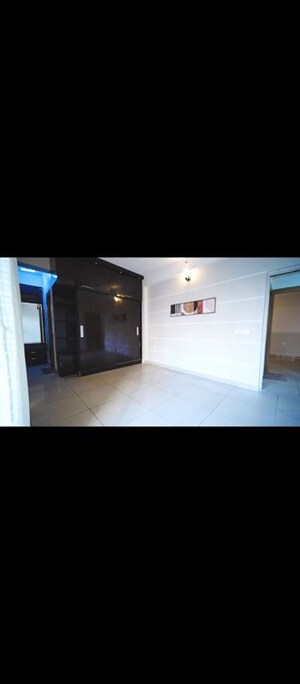 Room in 3.5 BHK Apartment at Panchsheel Greens II, Sector 16 Greater Noida – for Sale