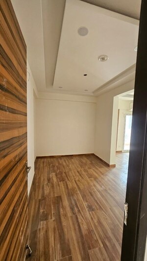 Room in 4 BHK Apartment at Samridhi Luxuriya Avenue, Sector 150 – for Rent