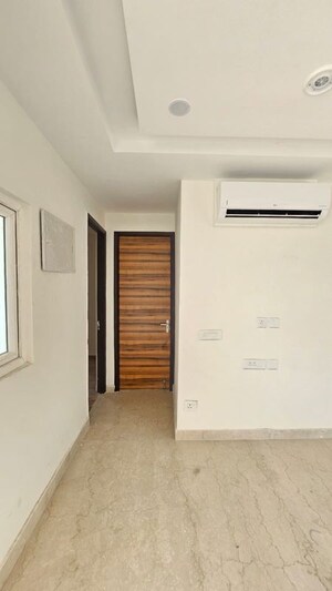 Room in 4 BHK Apartment at Samridhi Luxuriya Avenue, Sector 150 – for Rent