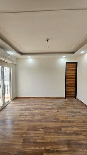 Room in 4 BHK Apartment at Samridhi Luxuriya Avenue, Sector 150 – for Rent