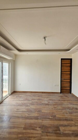 Room in 4 BHK Apartment at Samridhi Luxuriya Avenue, Sector 150 – for Rent