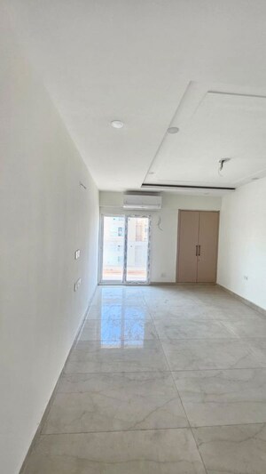 Room in 4 BHK Apartment at Samridhi Luxuriya Avenue, Sector 150 – for Rent