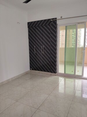 Room in 3 BHK Apartment at Gaurs Siddhartham, Siddharth Vihar – for Rent