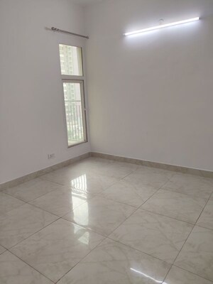 Room in 3 BHK Apartment at Gaurs Siddhartham, Siddharth Vihar – for Rent