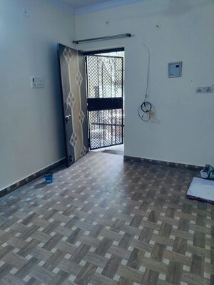Room in 1 BHK Apartment at Udaigiri Apartments, Sector 34 – for Rent