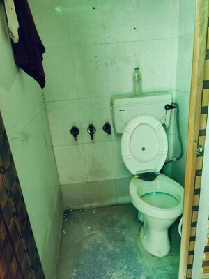 Bathroom in 1 BHK Apartment at Udaigiri Apartments, Sector 34 – for Rent