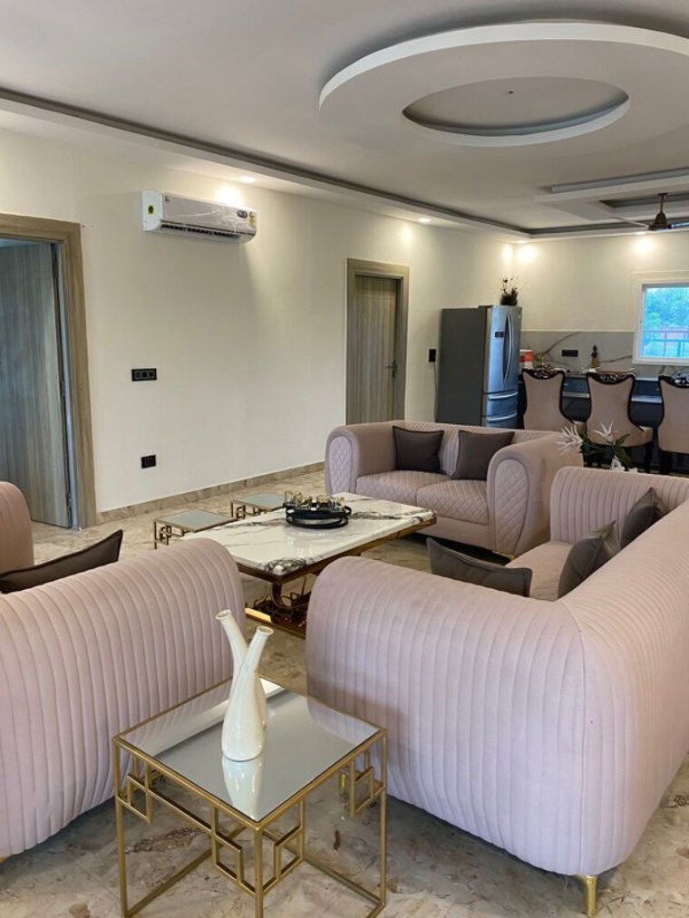 Living Room, sector 39 6 Bedroom 450 Sq.Mt. Villa In Sector 39 Noida 10379796