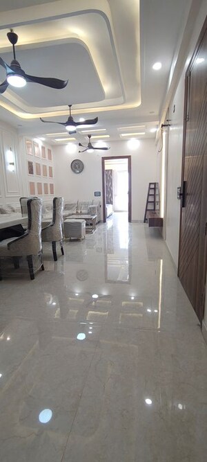 Team Area in 3 BHK Builder Floor at Laxman Chowk – for Rent