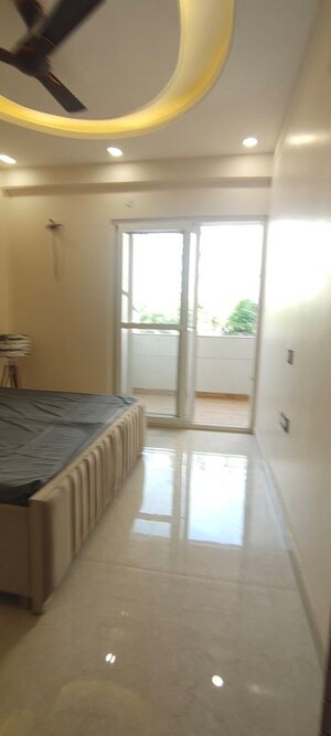 Room in 3 BHK Builder Floor at Laxman Chowk – for Rent