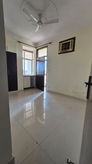Room in 3 BHK Apartment at Sector 2 Dwarka – for Rent