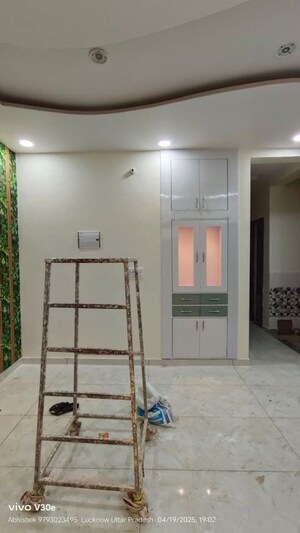 Room in 3 BHK Independent House at Jankipuram Extension – for Sale