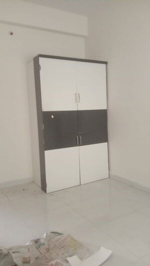 Room in 3 BHK Apartment at Green Planet Society, Omkar Nagar – for Rent