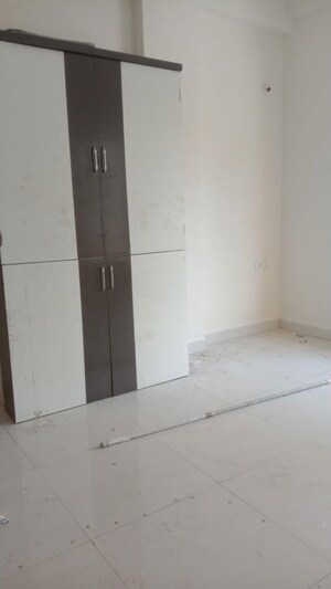 Room in 3 BHK Apartment at Green Planet Society, Omkar Nagar – for Rent