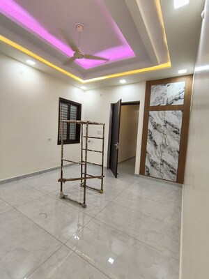 Room in 3 BHK Independent House at Jankipuram Extension – for Sale