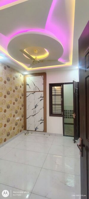 Room in 3 BHK Independent House at Jankipuram Extension – for Sale