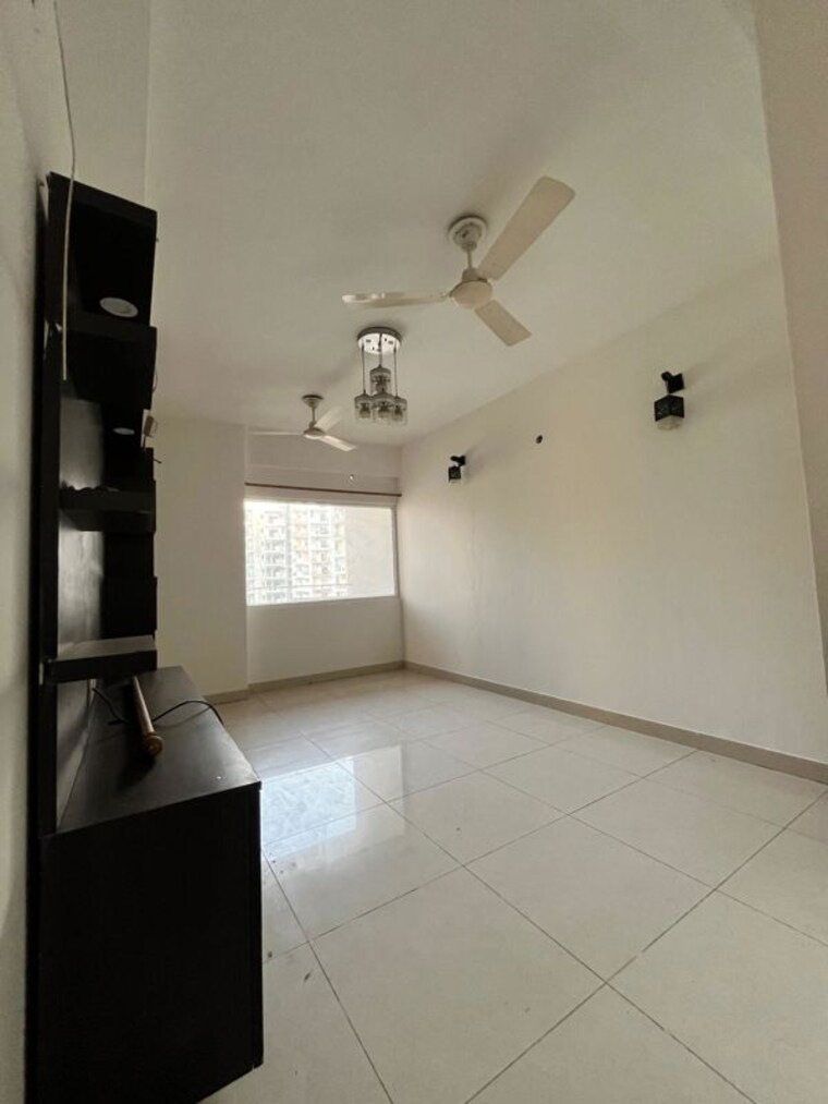 Room, sector 39 6+ Bedroom 300 Sq.Mt. Independent House In Sector 39 Noida 10379883
