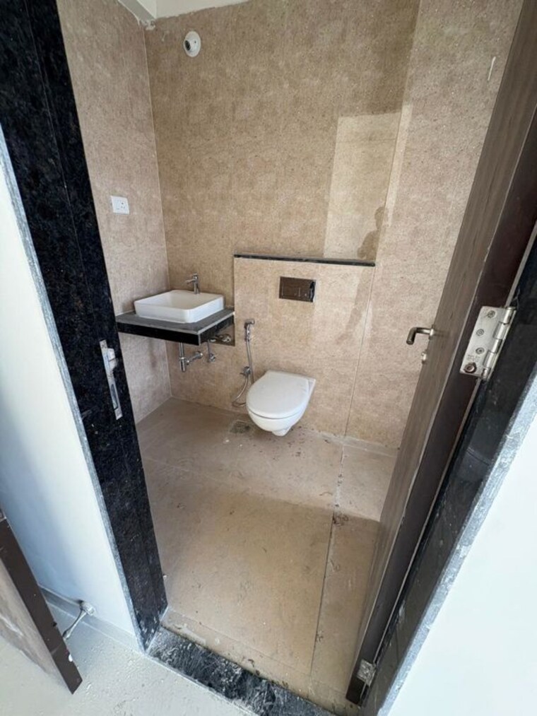 Bathroom, sheth-avante 3 Bedroom 900 Sq.Ft. Apartment In Kanjurmarg West Mumbai 10379884
