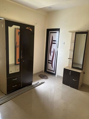 Room in 3 BHK Apartment at Green Planet Society, Omkar Nagar – for Rent