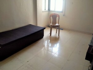 Room in 3 BHK Apartment at Green Planet Society, Omkar Nagar – for Rent