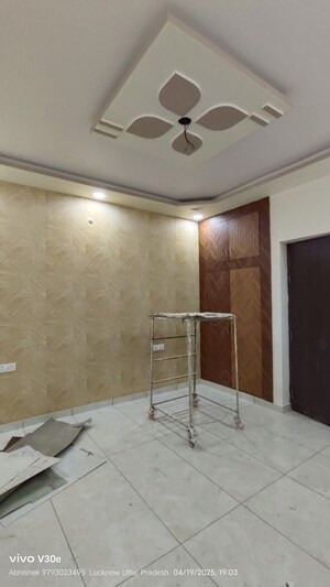 Room in 2 BHK Independent House at Jankipuram – for Sale