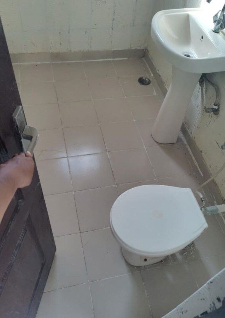 Bathroom, piyush-heights 2 Bedroom 1248 Sq.Ft. Apartment In Sector 89 Faridabad 10379985