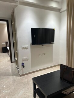 1 BHK + Store Room Apartment For Rent in Hiranandani Regent Hill