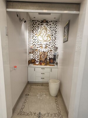 Bathroom in 4 BHK Builder Floor at South City 1 – for Rent