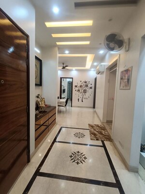 Team Area in 4 BHK Builder Floor at South City 1 – for Rent