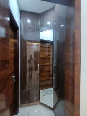 Furnished Amenities in 4 BHK Builder Floor at South City 1 – for Rent