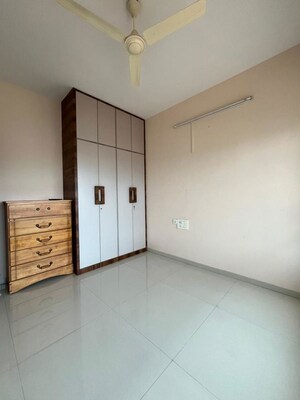 Room in 3 BHK Apartment at Romell Aether, Goregaon East – for Rent