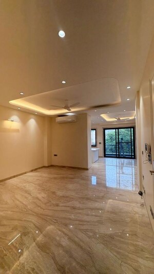Room in 3 BHK Builder Floor at Greater Kailash I – for Rent