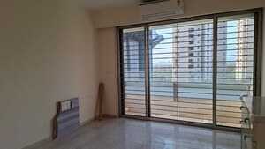 Room in 4 BHK Apartment at Oberoi Sky Gardens, Andheri West – for Rent