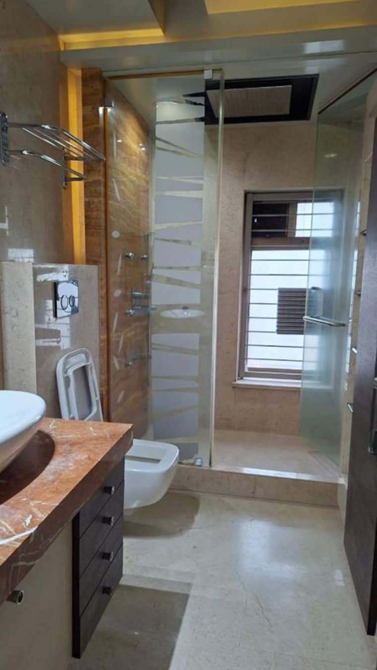 Bathroom, oberoi-sky-gardens 4 Bedroom 1550 Sq.Ft. Apartment In Andheri West Mumbai 10380089