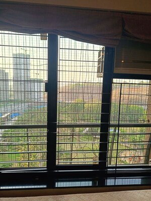 Room in 3 BHK Apartment at K Raheja Heights, Malad East – for Rent