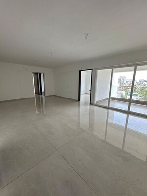 Room in 3.5 BHK Apartment at Kalpataru Jade Residences, Baner – for Rent