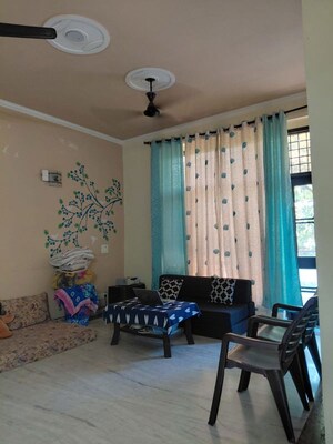 Living Room in 1 BHK Builder Floor at RWA Apartments Sector 41, Sector 41 – for Rent