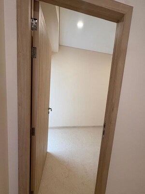 Room in 4 BHK Apartment at Rustomjee Crown, Prabhadevi – for Rent