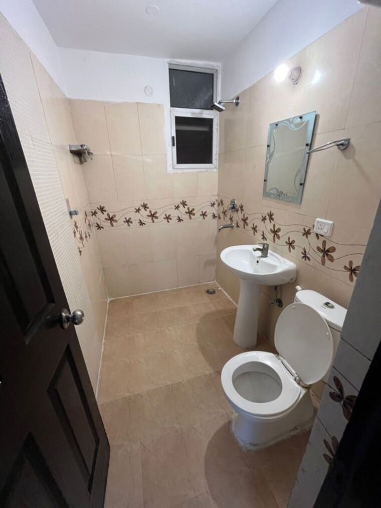 Bathroom, sector 50 6+ Bedroom 162 Sq.Mt. Independent House In Sector 50 Noida 10380140