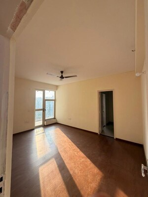Room in 4 BHK Apartment at Imperia Esfera, Sector 37c – for Rent
